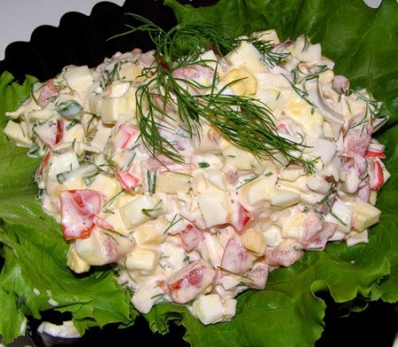 Салат с крабовыми палочками и фасолью