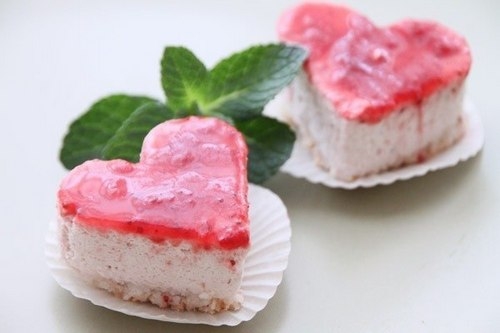 Пирожное из кокосовой стружки и клубники