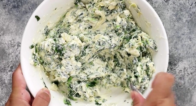 Жареное куриное филе с творожной начинкой Жареное куриное филе с творожной начинкой