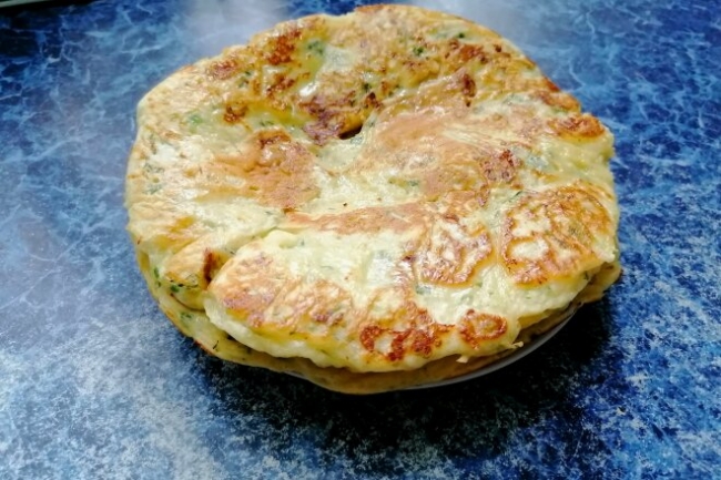 Лепешки на кефире с зеленью и сыром