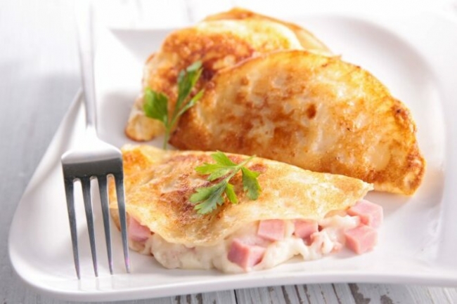 Сытные хычины с сыром и ветчиной